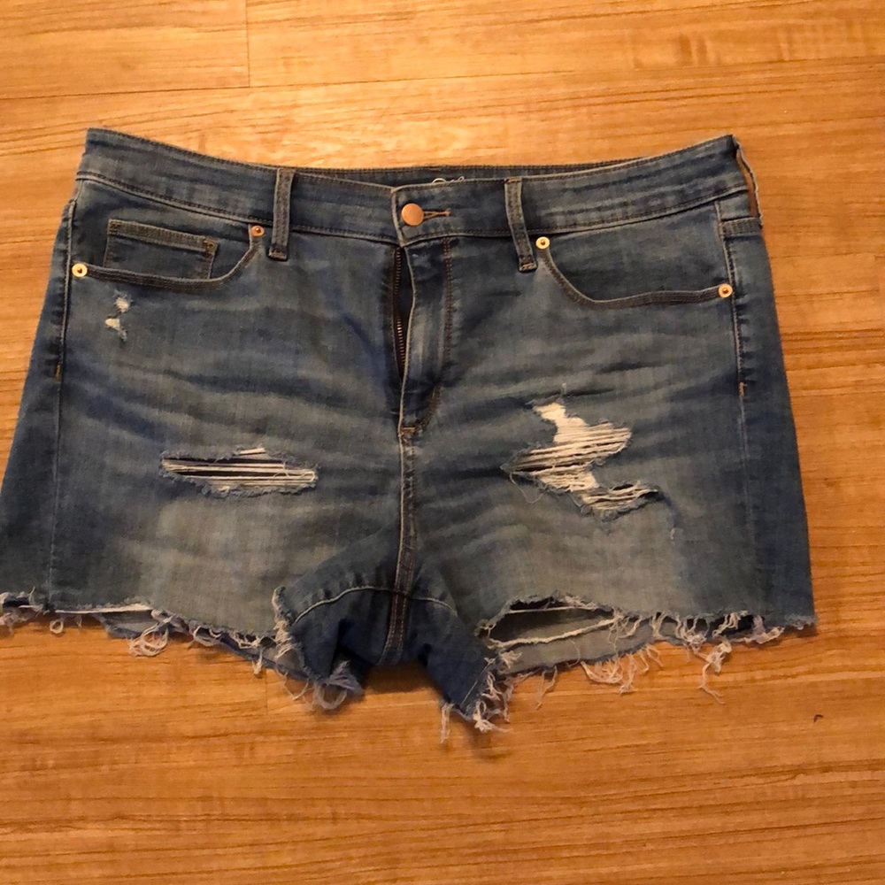 Universal Thread Denim Distressed Shorts!